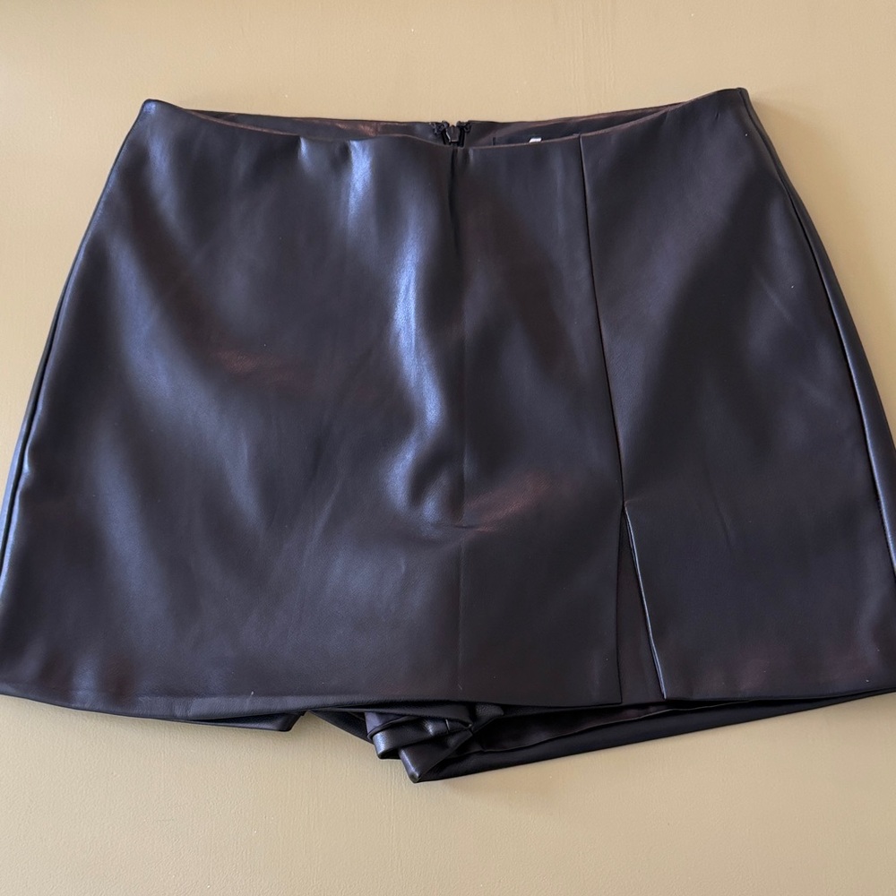 Elegant Black Leather Skort